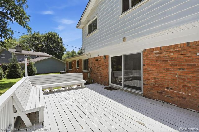 4301 Macqueen Drive, West Bloomfield, MI 48323