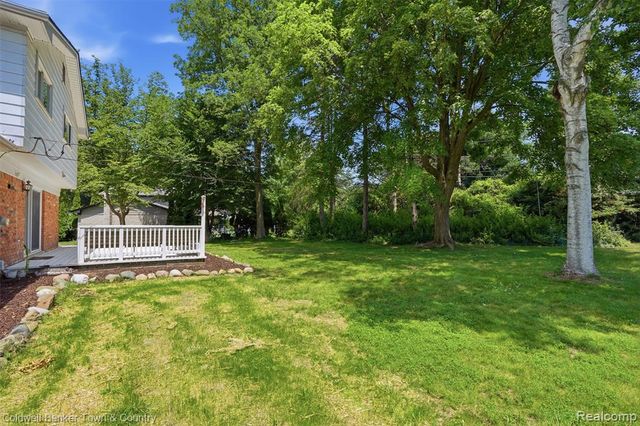 4301 Macqueen Drive, West Bloomfield, MI 48323