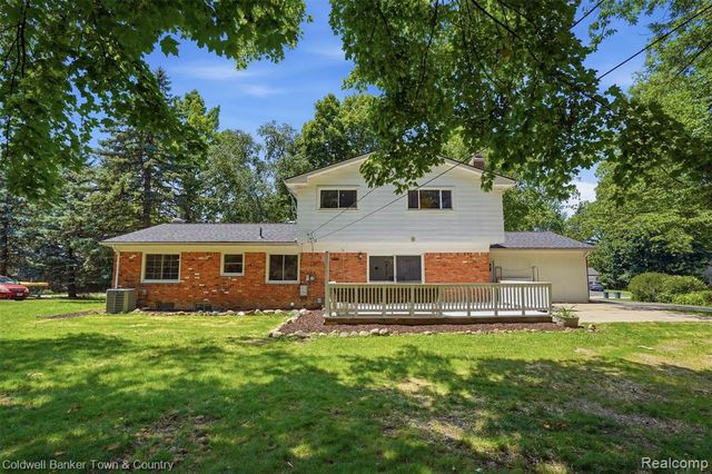 4301 Macqueen Drive, West Bloomfield, MI 48323