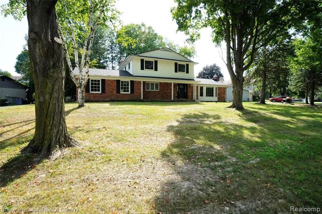 4301 Macqueen Drive, West Bloomfield, MI 48323