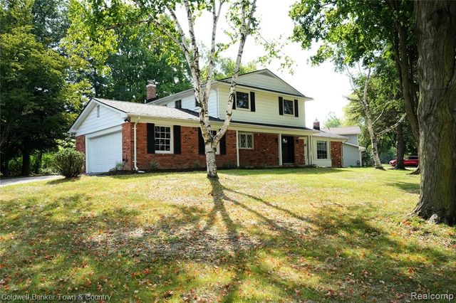 4301 Macqueen Drive, West Bloomfield, MI 48323