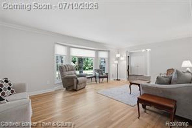 4301 Macqueen Drive, West Bloomfield, MI 48323