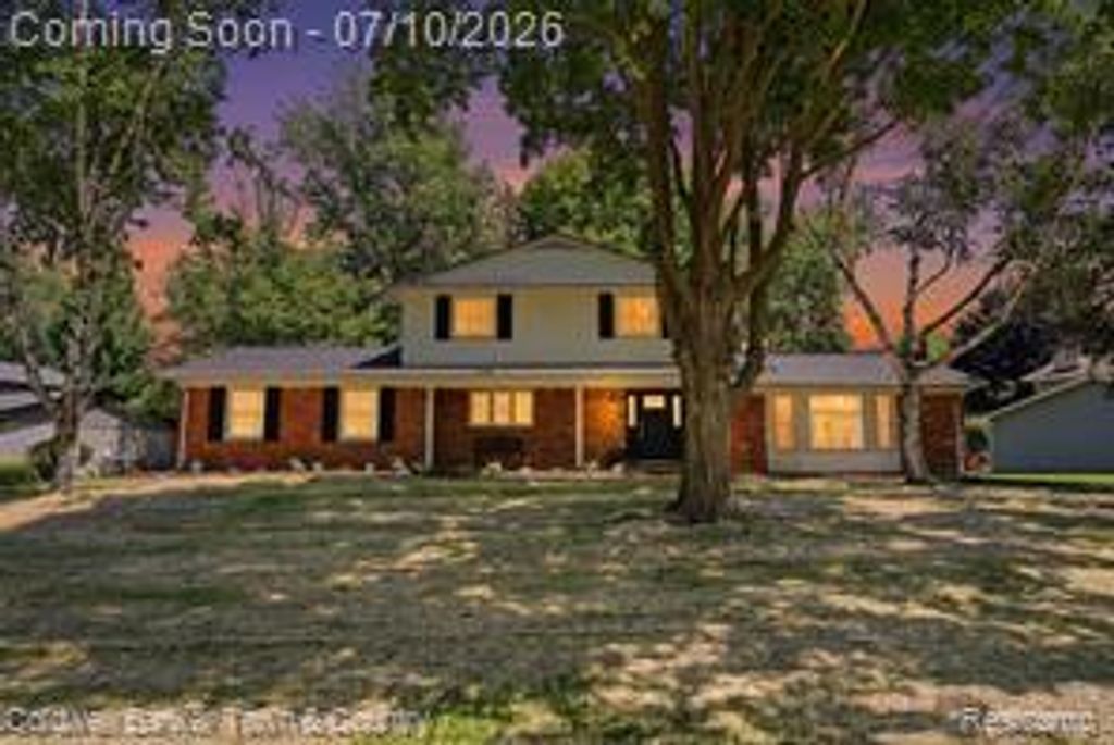 4301 Macqueen Drive, West Bloomfield, MI 48323