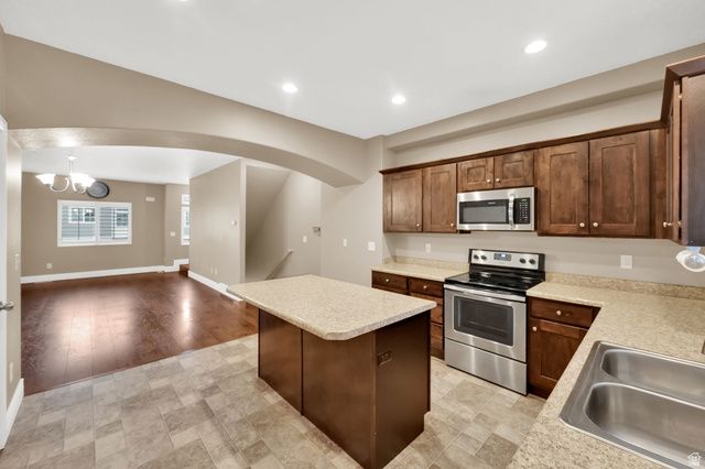 36 E OPEQUON RD, Sandy, UT 84070