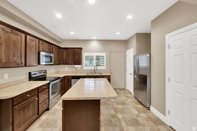 36 E OPEQUON RD, Sandy, UT 84070