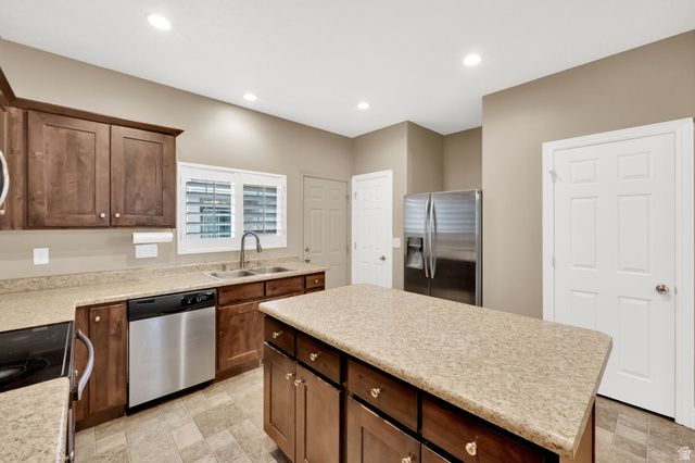 36 E OPEQUON RD, Sandy, UT 84070