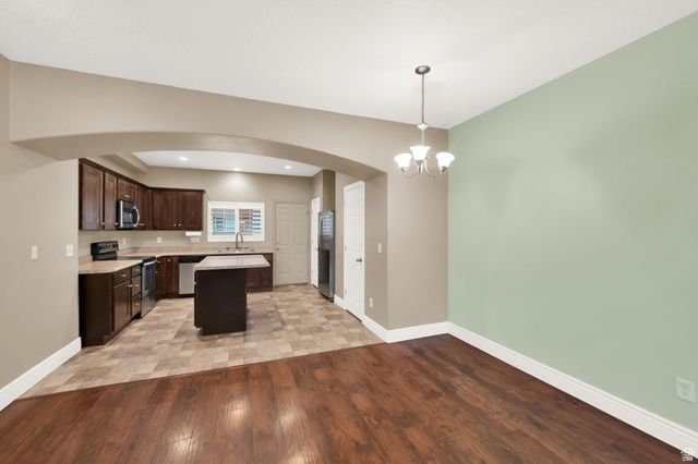 36 E OPEQUON RD, Sandy, UT 84070