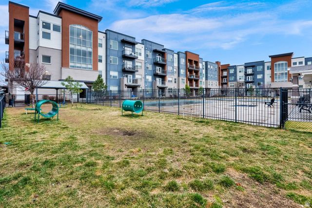 36 E OPEQUON RD, Sandy, UT 84070