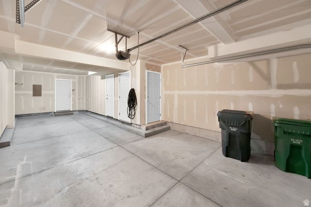 36 E OPEQUON RD, Sandy, UT 84070