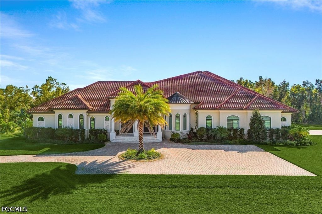 8250 Penzance BLVD, Fort Myers, FL 33912