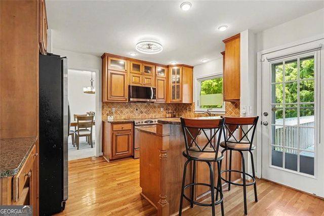 2120 Thorndale Drive SW, Lilburn, GA 30047