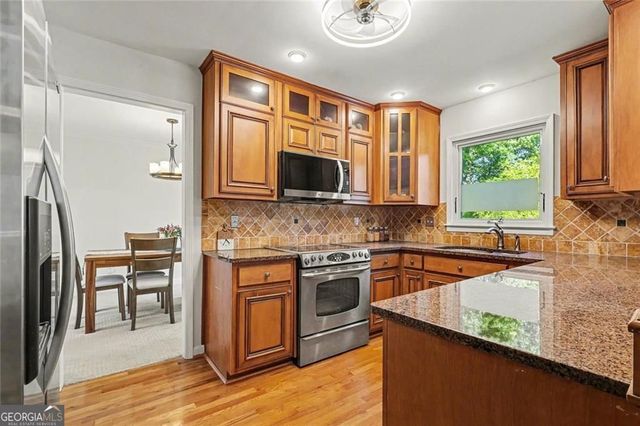 2120 Thorndale Drive SW, Lilburn, GA 30047