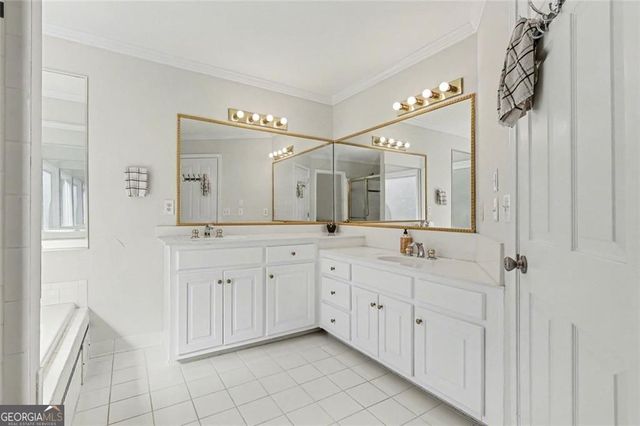 2120 Thorndale Drive SW, Lilburn, GA 30047