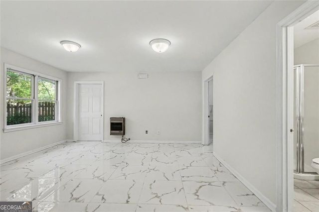 2120 Thorndale Drive SW, Lilburn, GA 30047