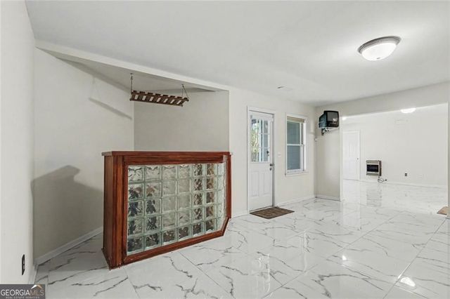 2120 Thorndale Drive SW, Lilburn, GA 30047