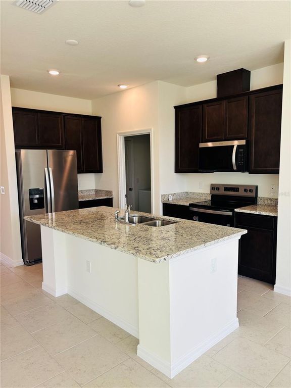 Image 2 of property listing at 2318 SELENIA STREET, Lake Alfred, FL 33850