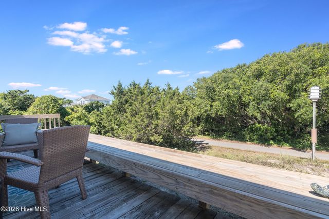 12 Royal Tern Court, Southport, NC 28461