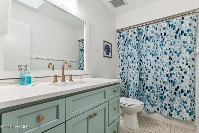 12 Royal Tern Court, Southport, NC 28461