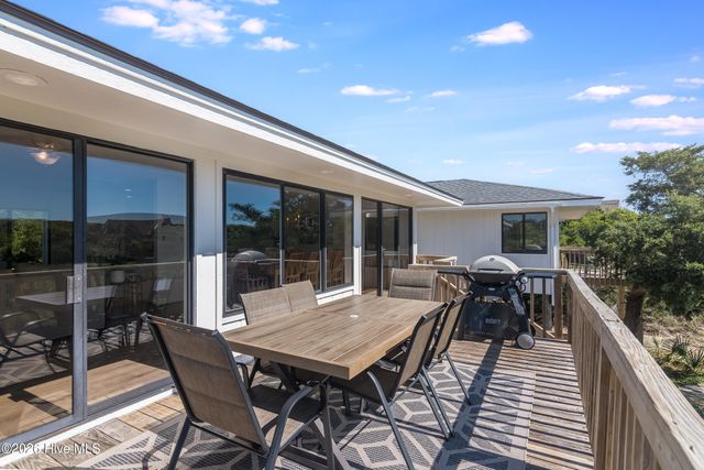 12 Royal Tern Court, Southport, NC 28461