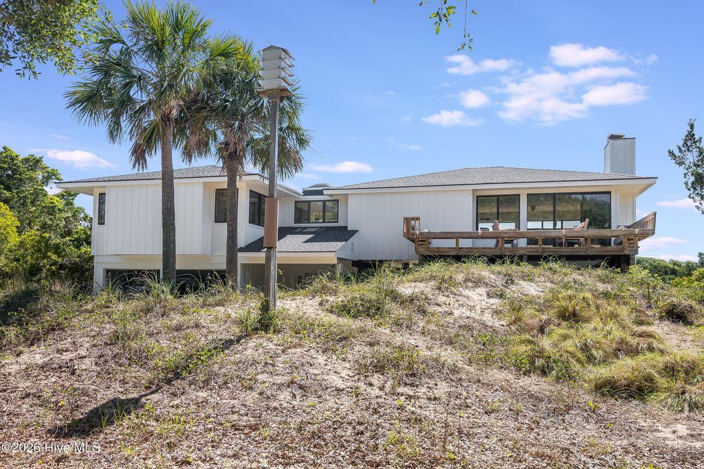 Image 2 of property listing at 12 Royal Tern Court, Southport, NC 28461