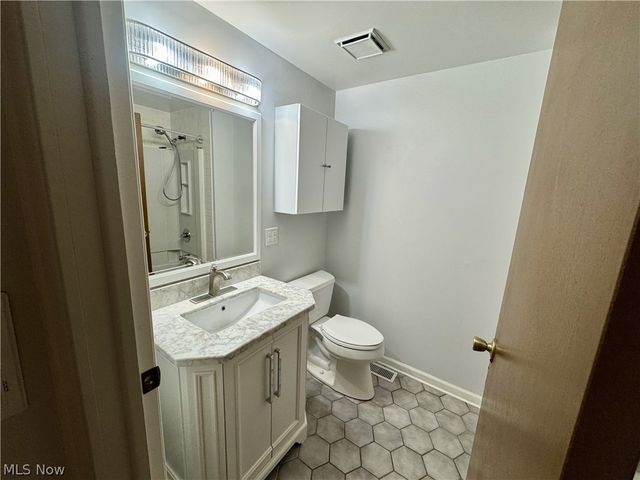 975 Deepwood Drive, Macedonia, OH 44056