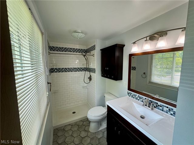 975 Deepwood Drive, Macedonia, OH 44056