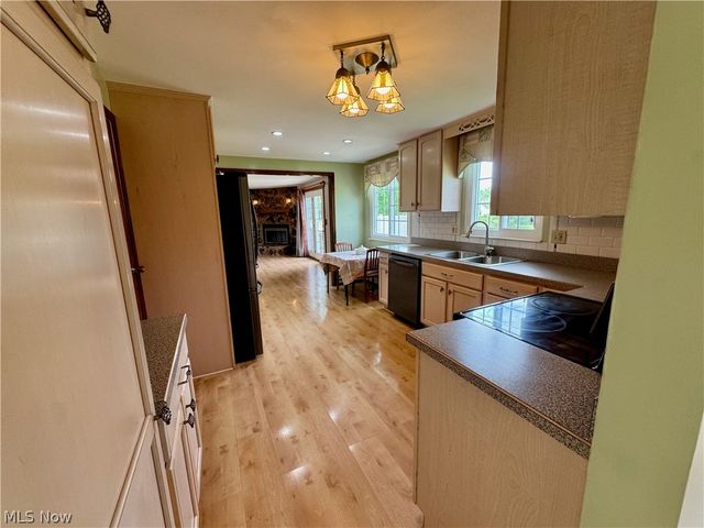 975 Deepwood Drive, Macedonia, OH 44056