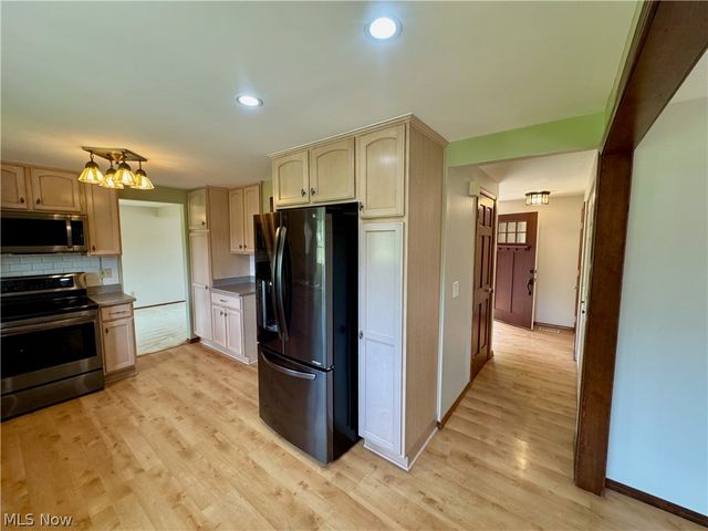 975 Deepwood Drive, Macedonia, OH 44056