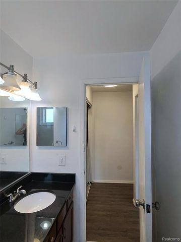 25301 Five Mile Rd 130, Redford, MI 48239