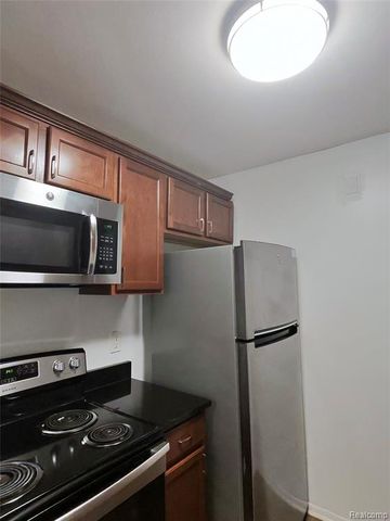 25301 Five Mile Rd 130, Redford, MI 48239