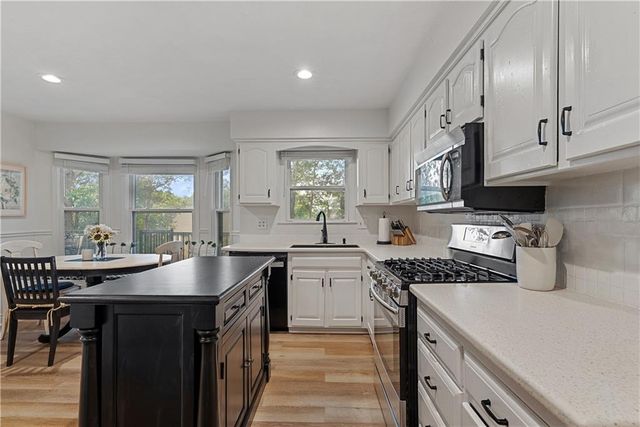 11104 W 109th Terrace, Overland Park, KS 66210