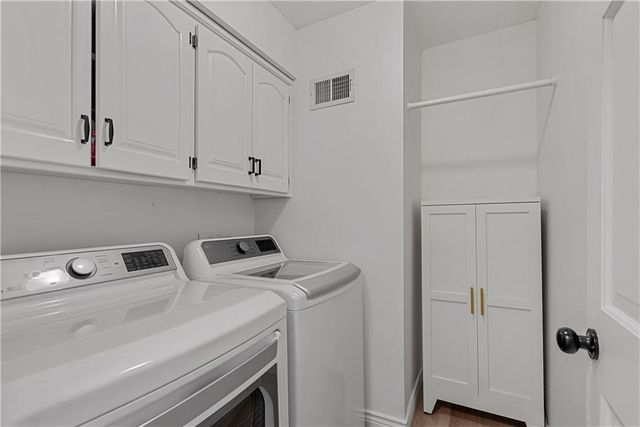 11104 W 109th Terrace, Overland Park, KS 66210