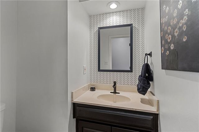 11104 W 109th Terrace, Overland Park, KS 66210