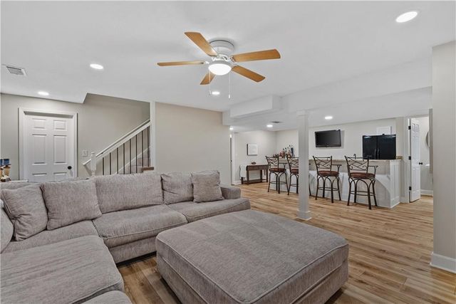 11104 W 109th Terrace, Overland Park, KS 66210