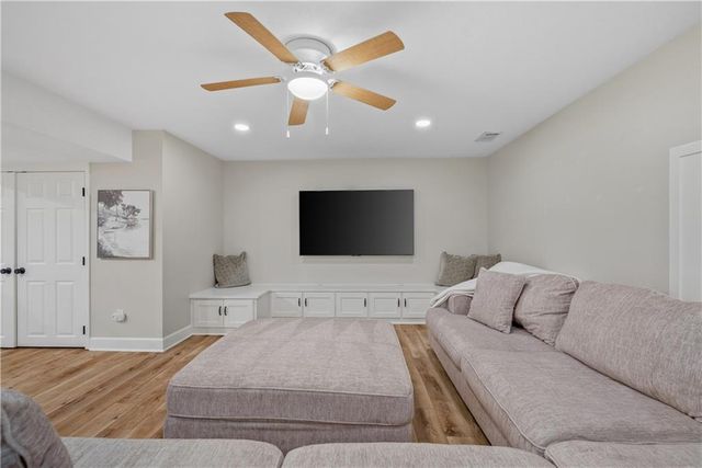 11104 W 109th Terrace, Overland Park, KS 66210