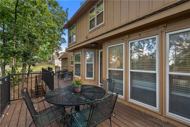 11104 W 109th Terrace, Overland Park, KS 66210