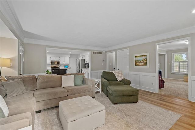 11104 W 109th Terrace, Overland Park, KS 66210