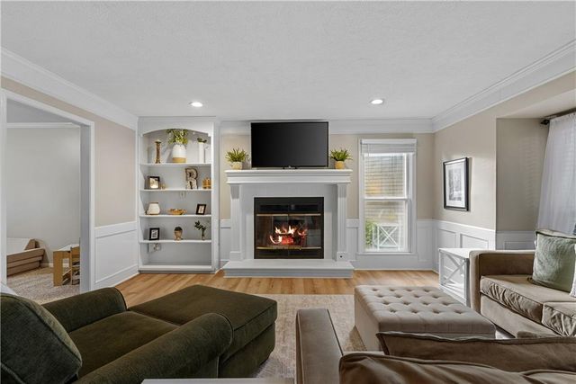 11104 W 109th Terrace, Overland Park, KS 66210