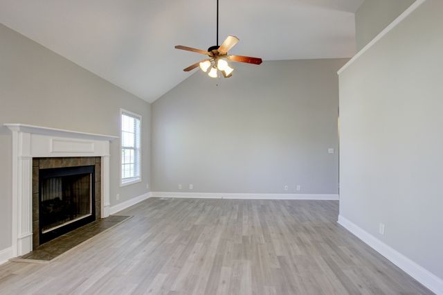 1384 Borrowdale Dr, Clarksville, TN 37040