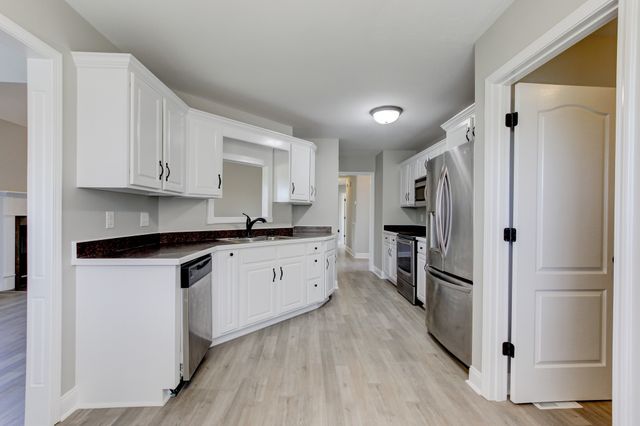 1384 Borrowdale Dr, Clarksville, TN 37040