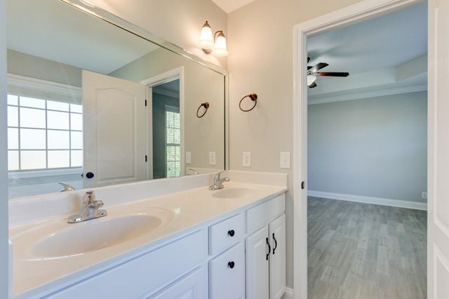 1384 Borrowdale Dr, Clarksville, TN 37040