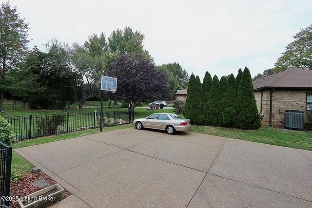 511 Pennyroyal Way, Louisville, KY 40223