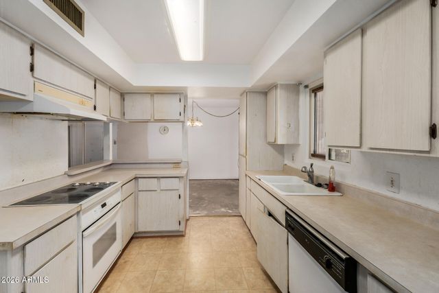 9347 E SUN LAKES Boulevard N, Sun Lakes, AZ 85248