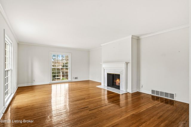 42 Calumet Rd, Louisville, KY 40207