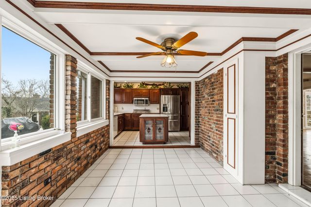 42 Calumet Rd, Louisville, KY 40207