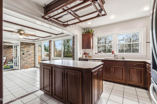 42 Calumet Rd, Louisville, KY 40207