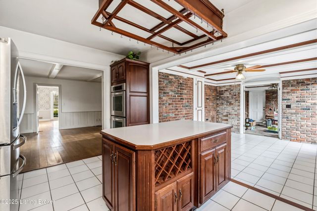 42 Calumet Rd, Louisville, KY 40207