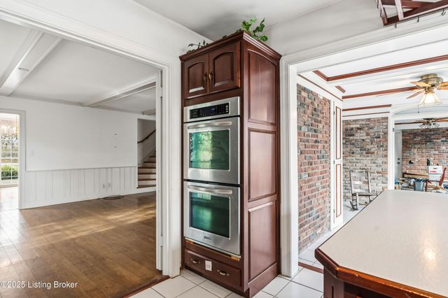 42 Calumet Rd, Louisville, KY 40207