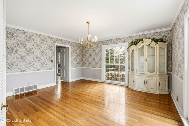 42 Calumet Rd, Louisville, KY 40207