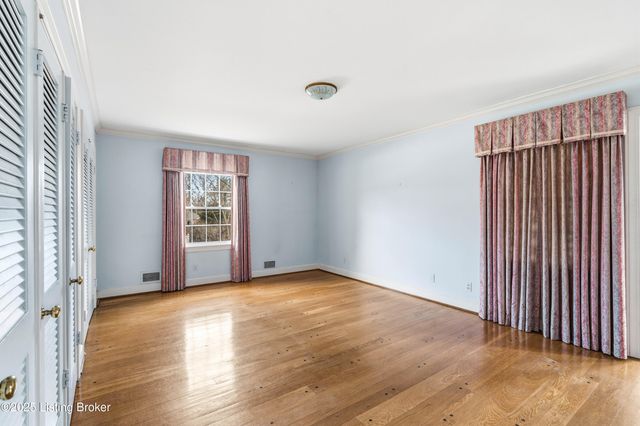 42 Calumet Rd, Louisville, KY 40207